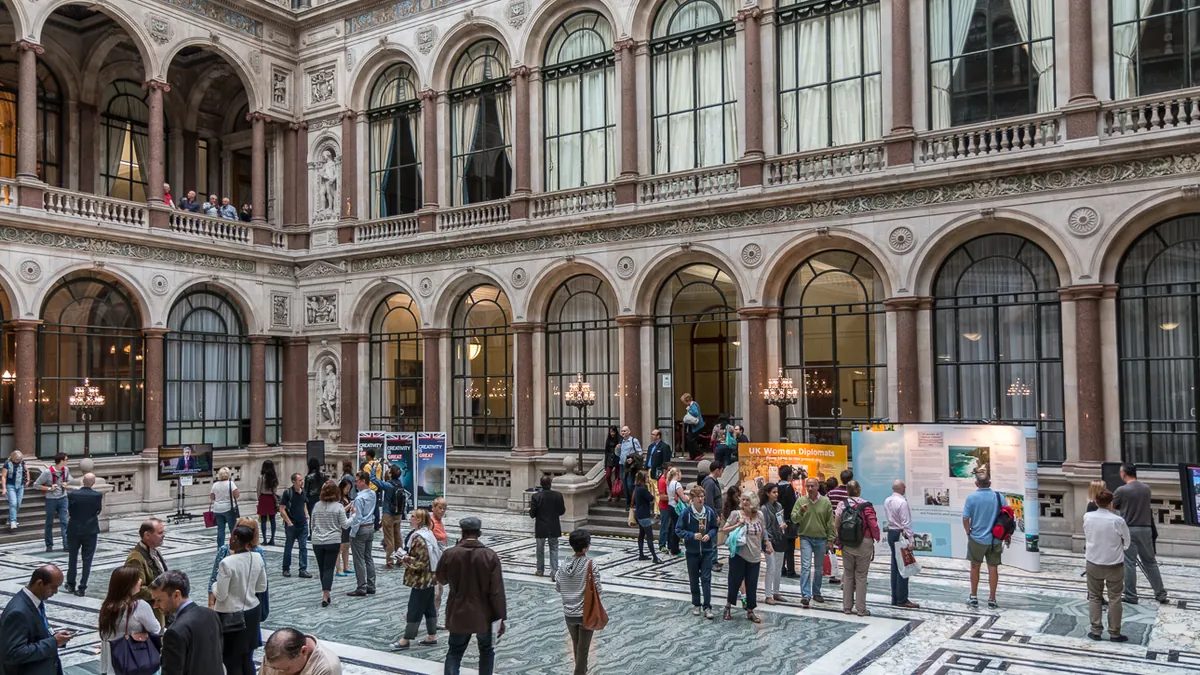 Symbolic image: Courtyard of the UK Foreign Office in London
