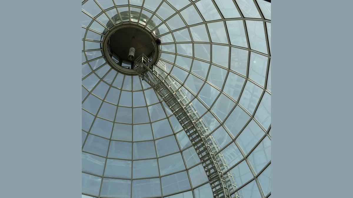 Glaskuppel im Breuninger-Kaufhaus Stuttgart (Symbolbild)