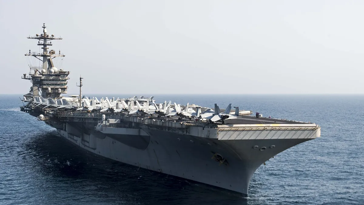 Symbolbild: US-Flugzeugträger USS Theodore Roosevelt im Persischen Golf (2015)