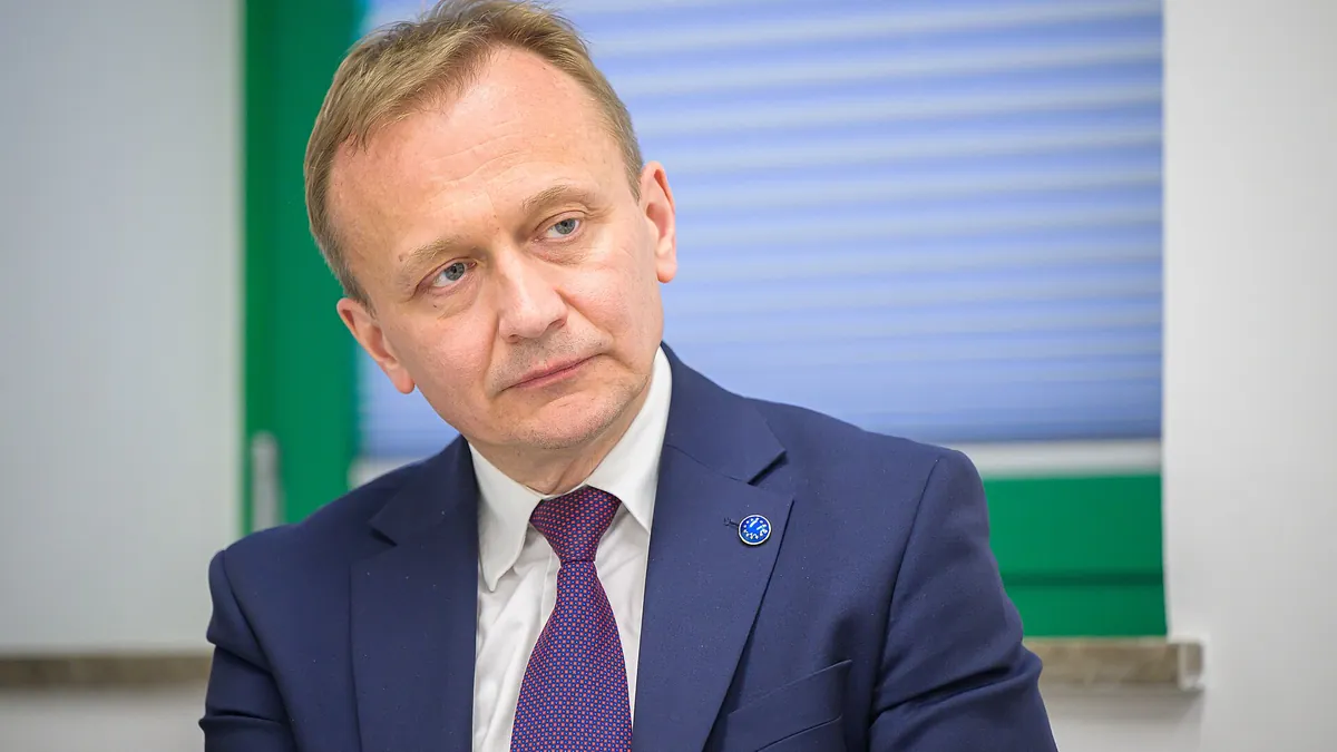 Archivbild: EU-Kommissar Piotr Serafin bei einem Besuch in Slowenien