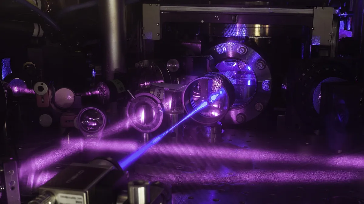 Symbolbild: Eine experimentelle optische Strontium-Atomuhr im Labor von JILA/NIST